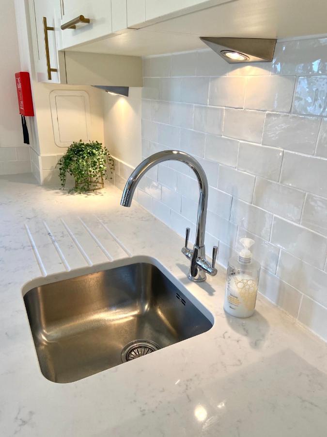 Monart Stylish City Centre Apartment, 2 Bed, Sleeps 6 Perth Exteriör bild