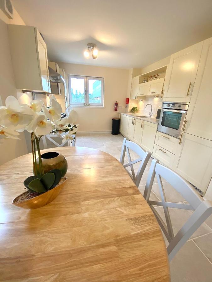 Monart Stylish City Centre Apartment, 2 Bed, Sleeps 6 Perth Exteriör bild